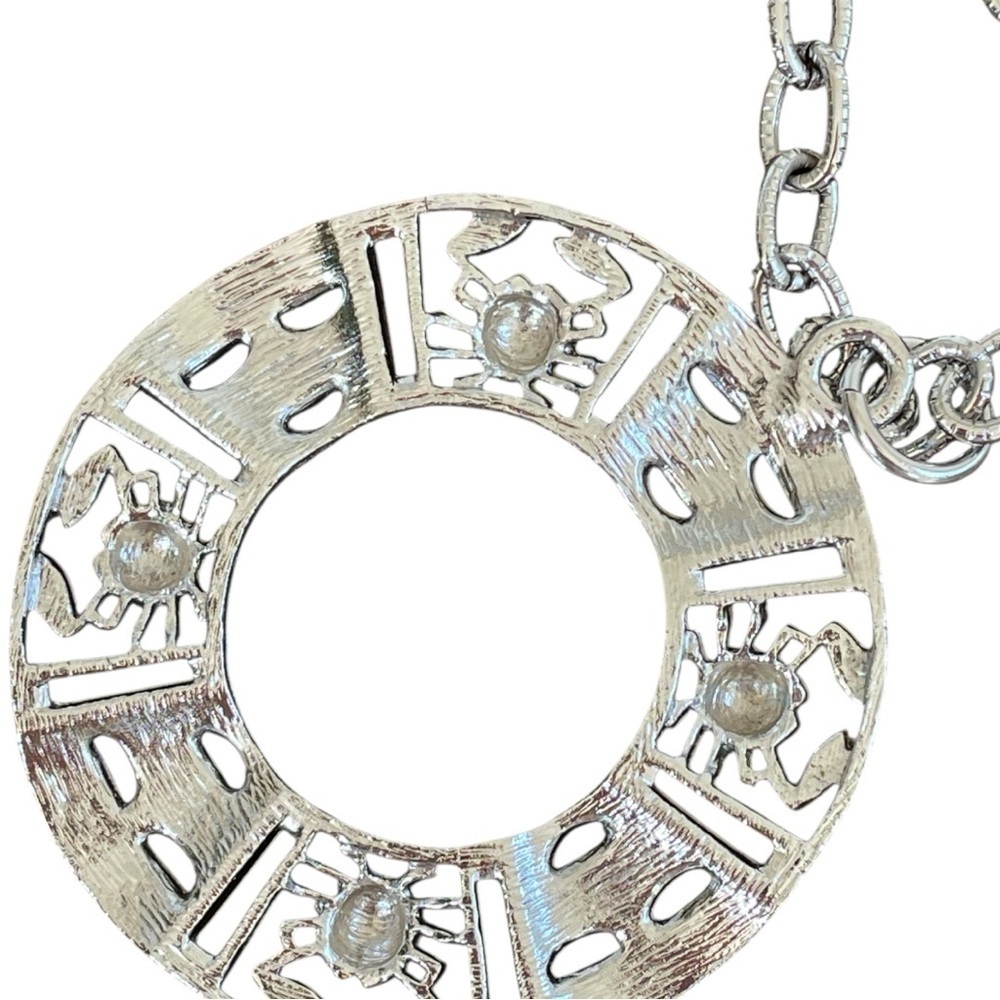 Sarah Coventry Talisman of Love, pendant w/ long chain and clip on earrings,1970 - Picture 5 of 14